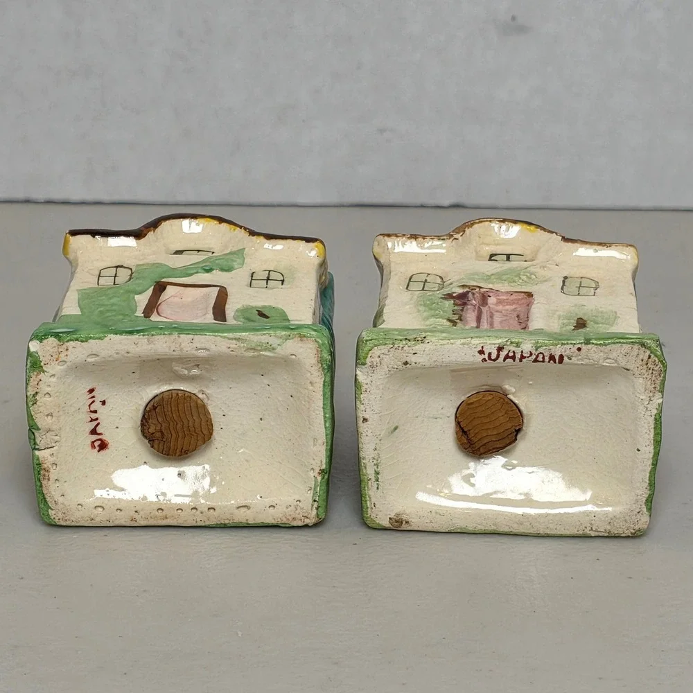 VTG Japan Ceramic Thatched Roof Cottage Salt &Pepper Shaker Set Hand Painted